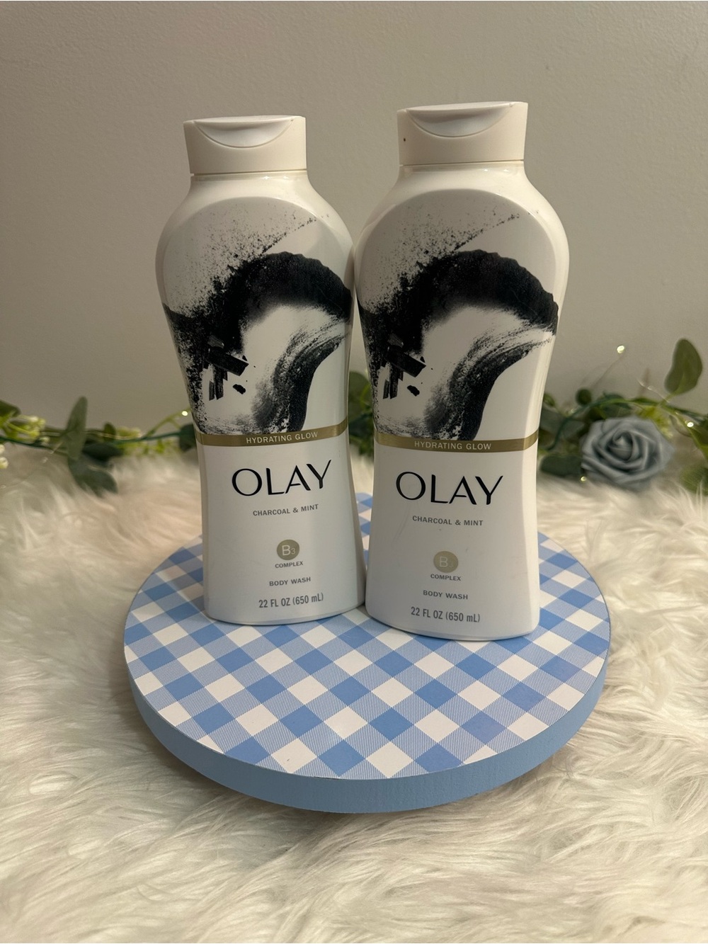 OLAY Charcoal & Mint Body Wash - White and Black